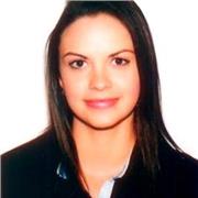 Entrenadora personal basada en una buena técnica para evitar lesiones